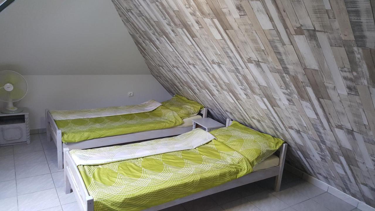 Illaberek Apartmanok Hajdúszoboszló Exteriör bild