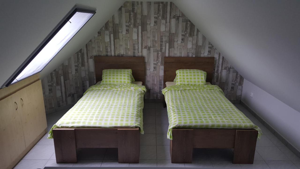 Illaberek Apartmanok Hajdúszoboszló Exteriör bild